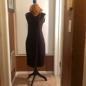 Chocolate brown fitted dress. V line in the neck
